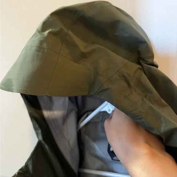 Patagonia Torrentshell 3L Olive Green Rain Jacket - Picture 9 of 9